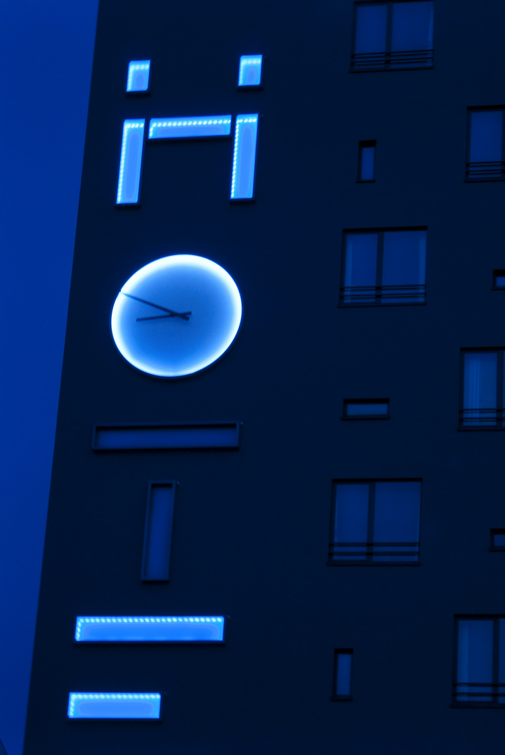 Blue hotel