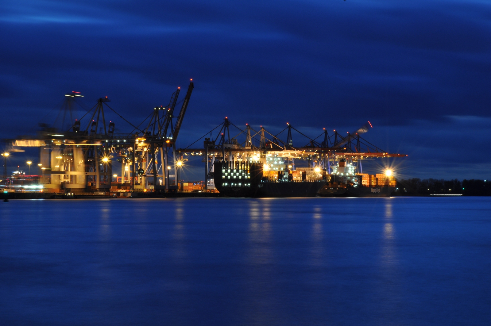 Blue Hour @ Dockland