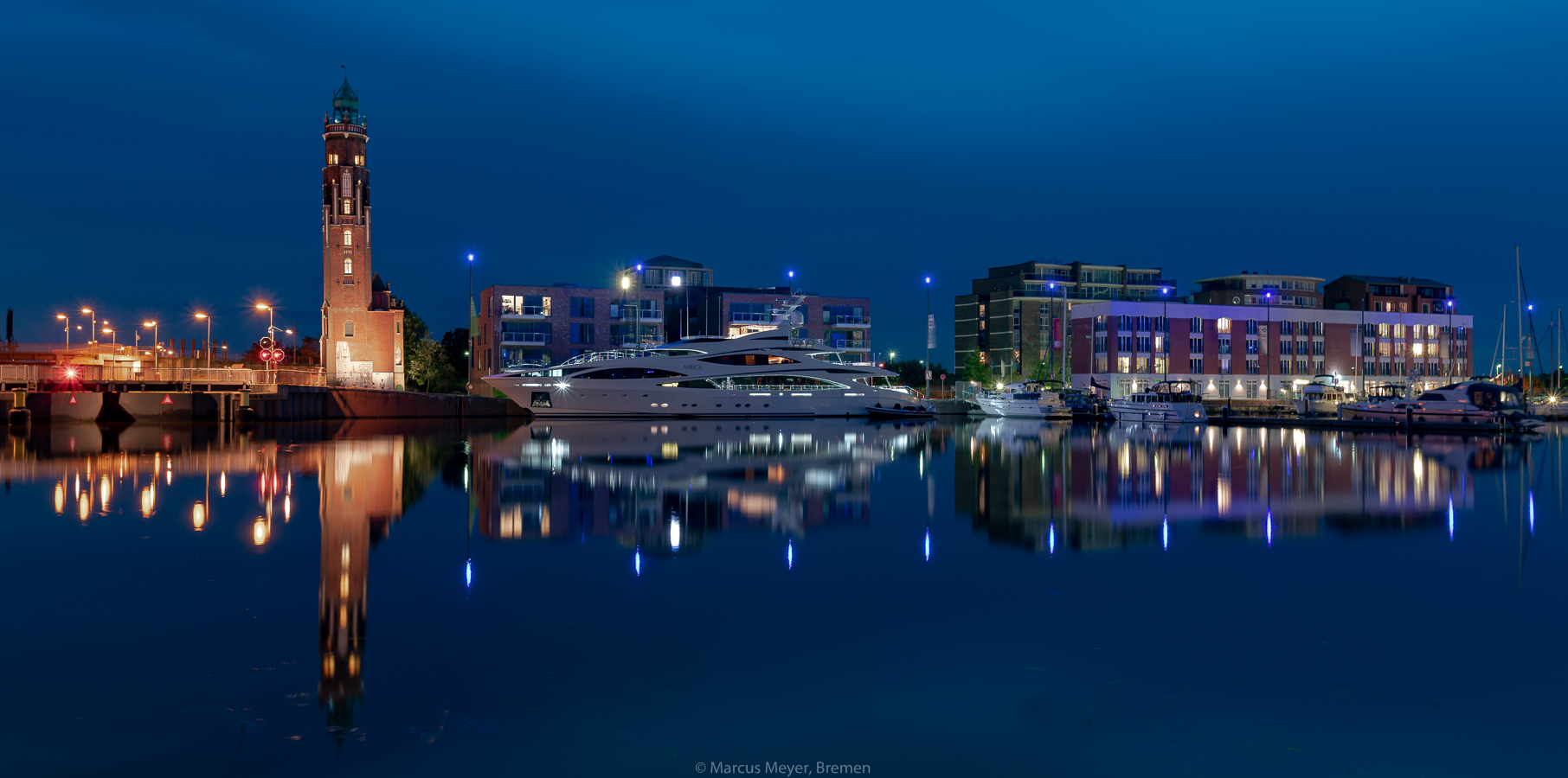 Blue Hour im Hafen