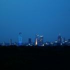 Blue hour in der Skyline von Frankfurt