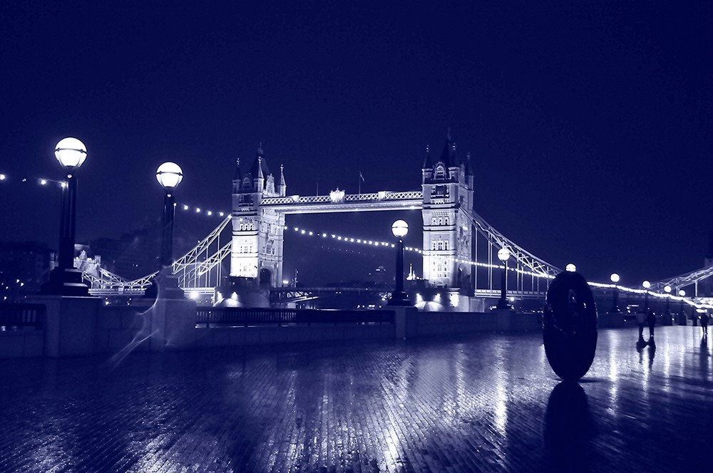 Blue Impression 3 - Thames Promenade near the new City Hall, London