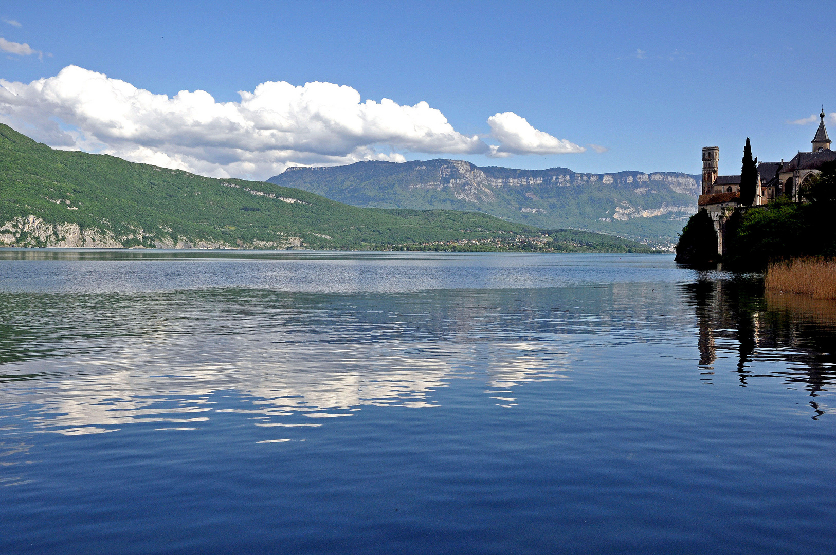 blue lac d'aix  (alpes) 