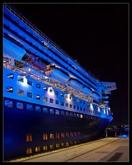 Blue Lighted Queen Mary 2 @ Cruise Terminal