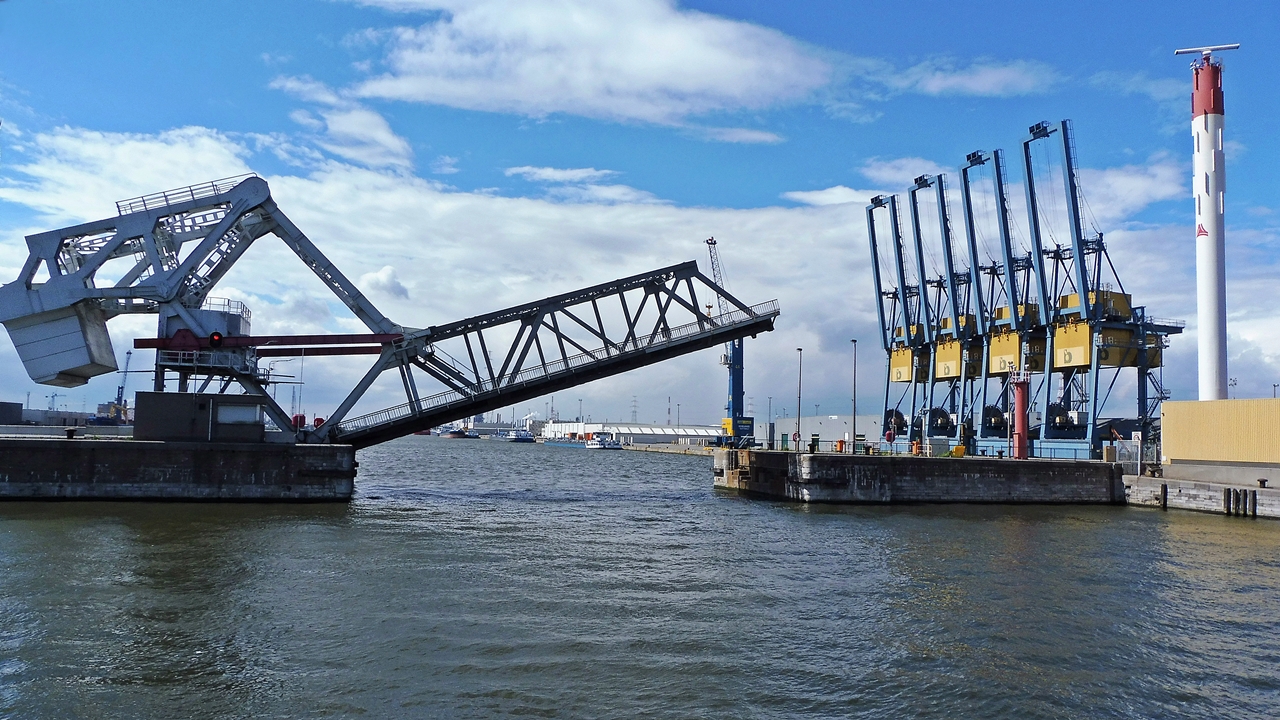 Blue Monday ..Antwerpen -Hafen