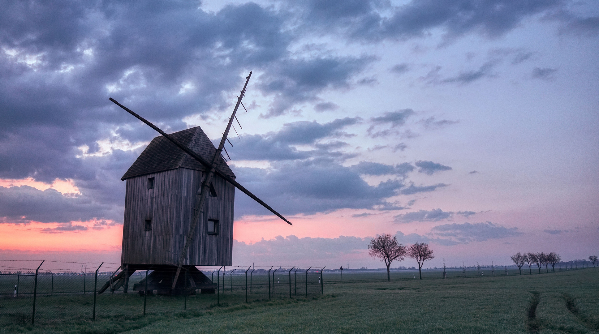 Blue Monday - Blaue (Morgen)-stunde an der alten Mühle