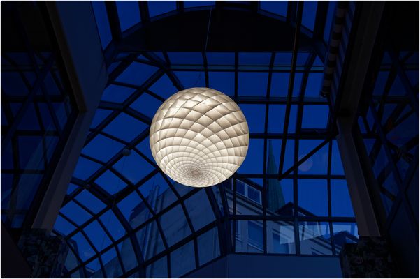 Blue Monday - Blick durchs Glasdach