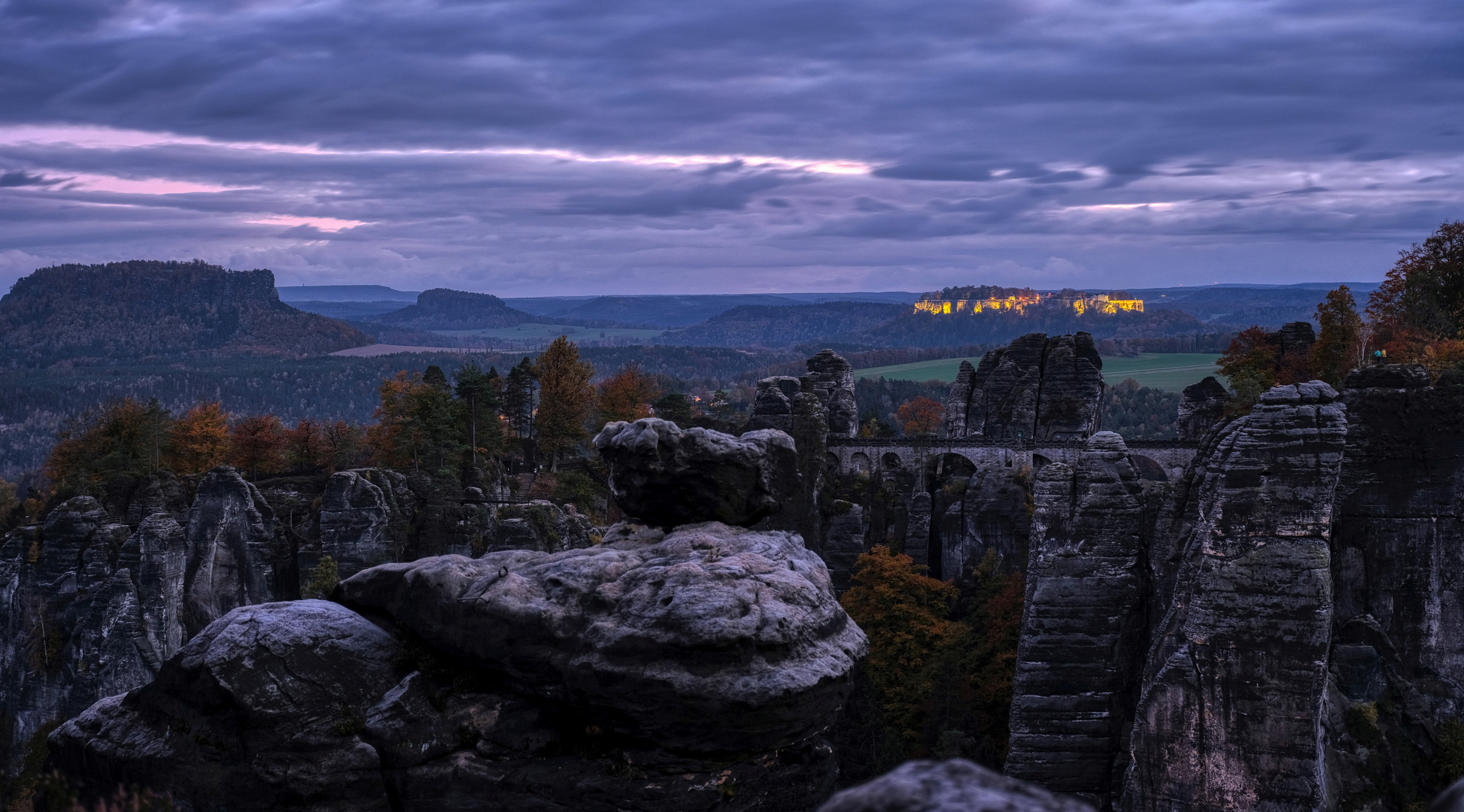 Blue Monday : Blick zur Feste Königstein in der blauen Stunde