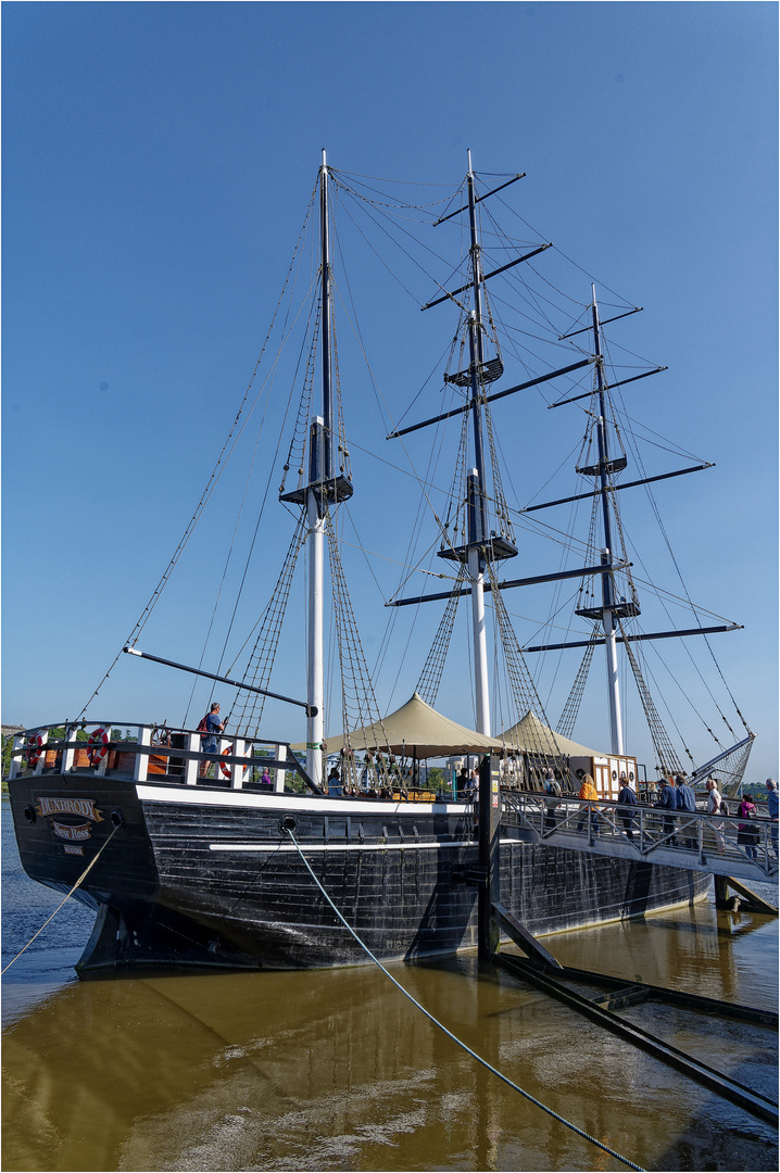 Blue Monday - Dunbrody Hungersnot-Schiff in New Ross