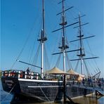 Blue Monday - Dunbrody Hungersnot-Schiff in New Ross