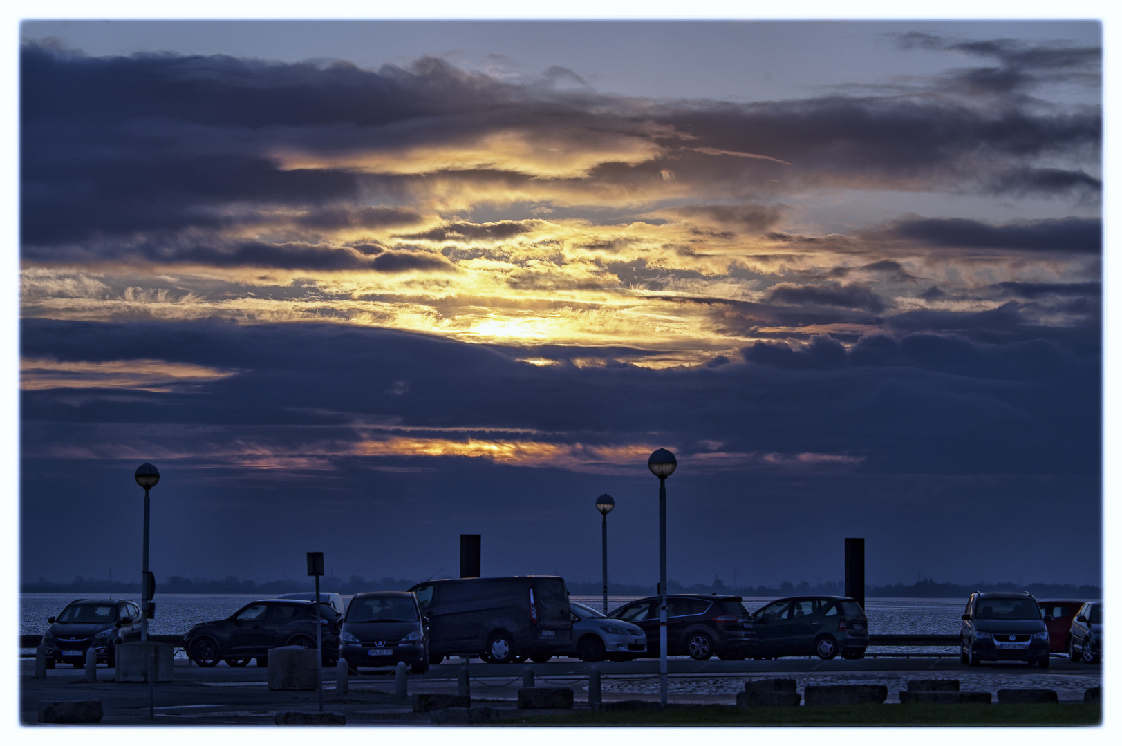 Blue Monday - Hafenparkplatz