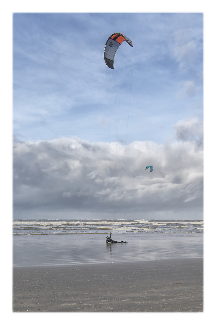 Blue Monday - Kurze Pause beim Kitesurfen...