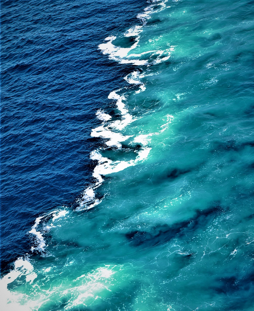 Blue Monday - Wellen und Fahrwasser im Mittelmeer
