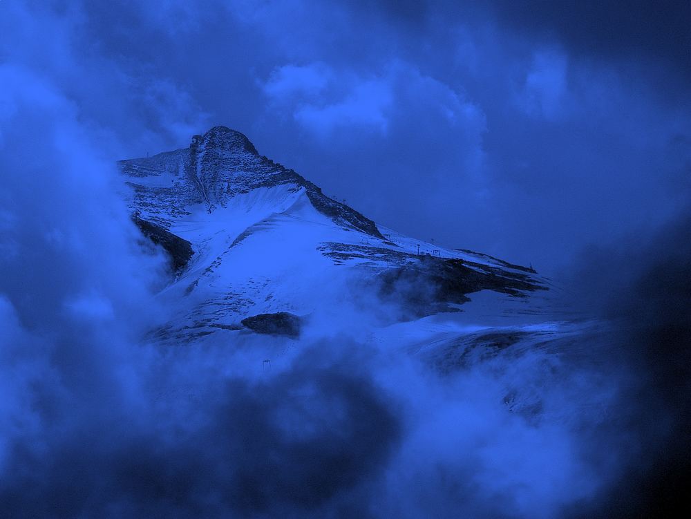 ...blue mountain...