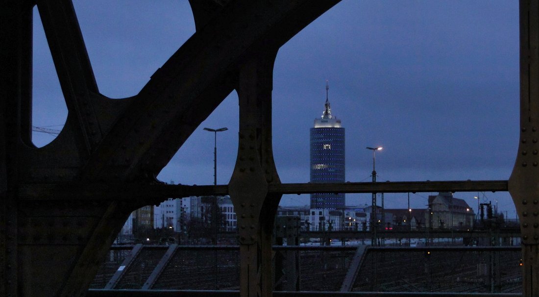 Blue Munic City Tower [Hacker-Sichten, Stadt-Erwachen]