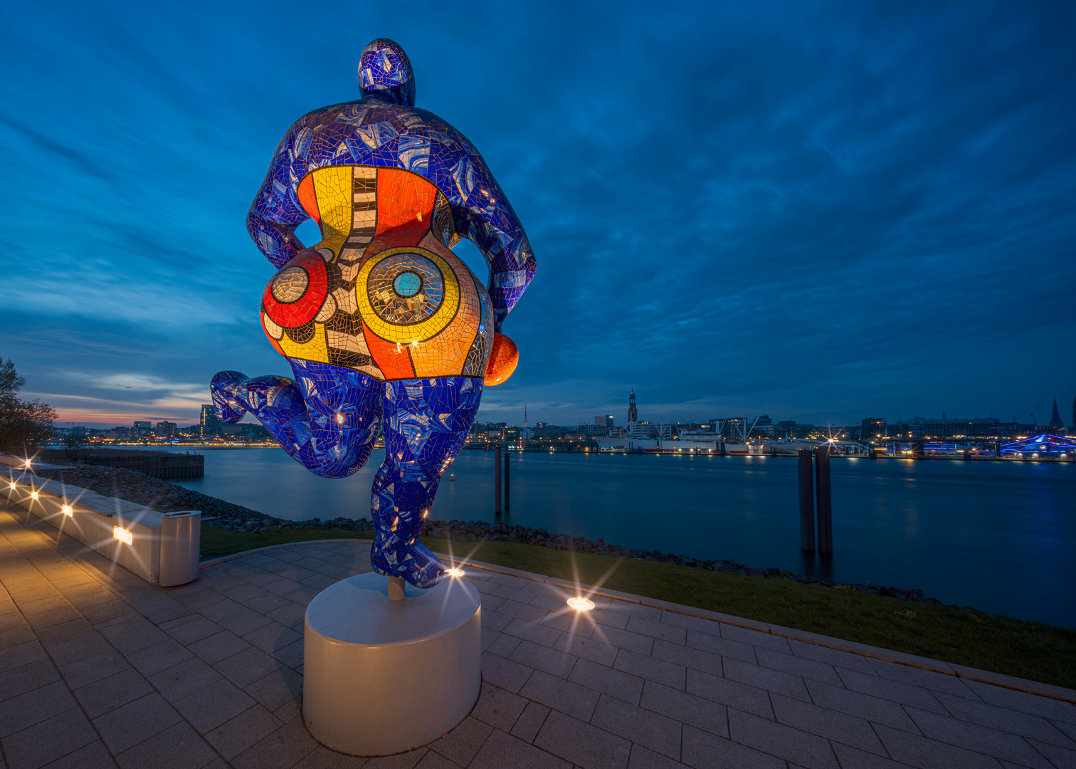 Blue Nana von Niki de Saint Phalle