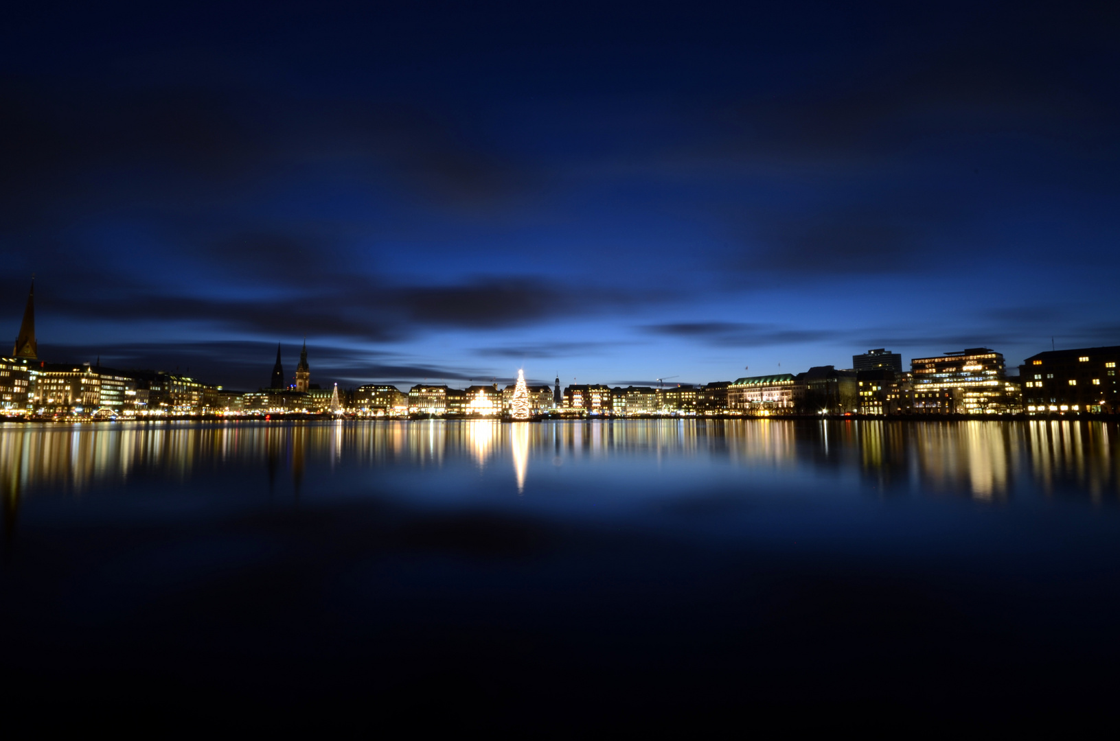 Blue Night City - Weihnachtliche Binnenalster I