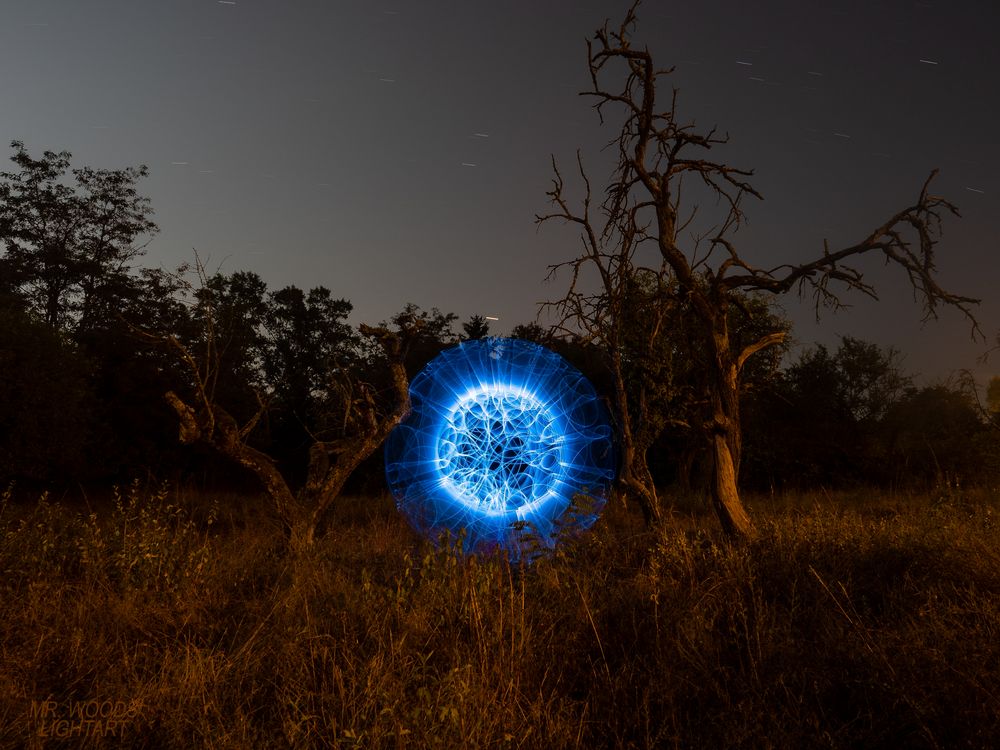 Blue Orb im Mondschein