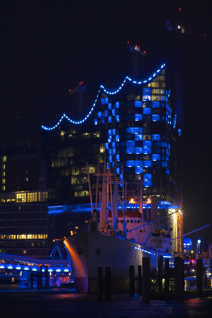 Blue Port 2014 - Cap San Diego vor Elbphilharmonie