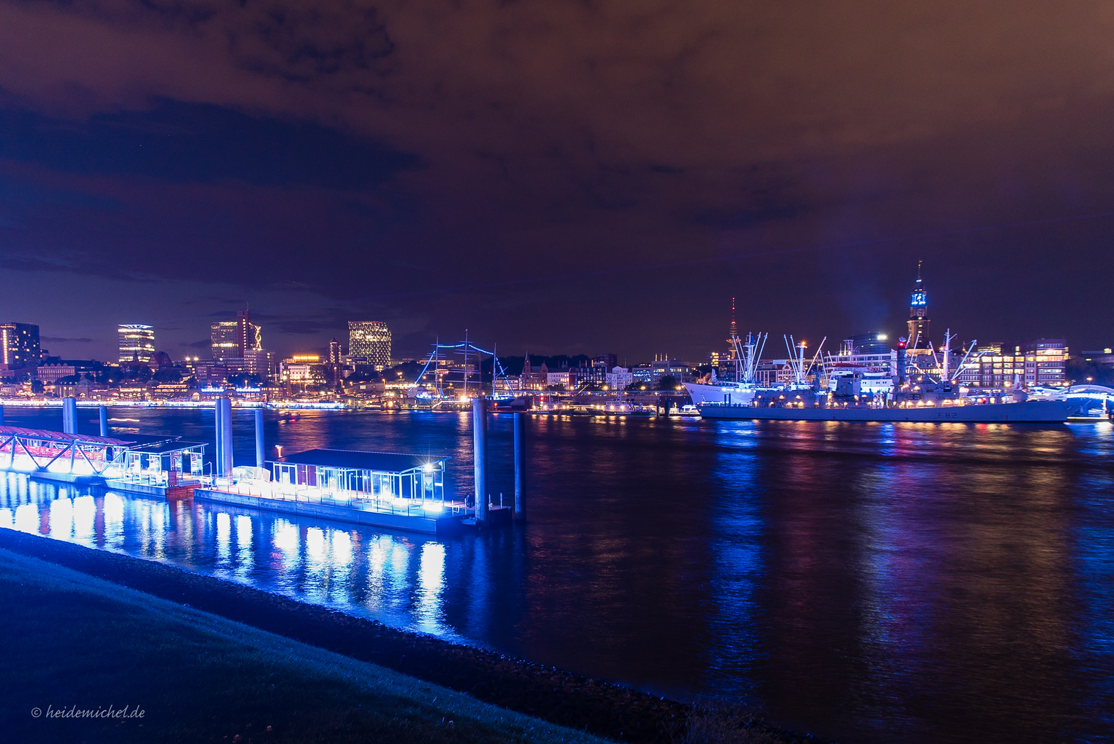 Blue Port 2017 - vom Löwen Elbe abwärts