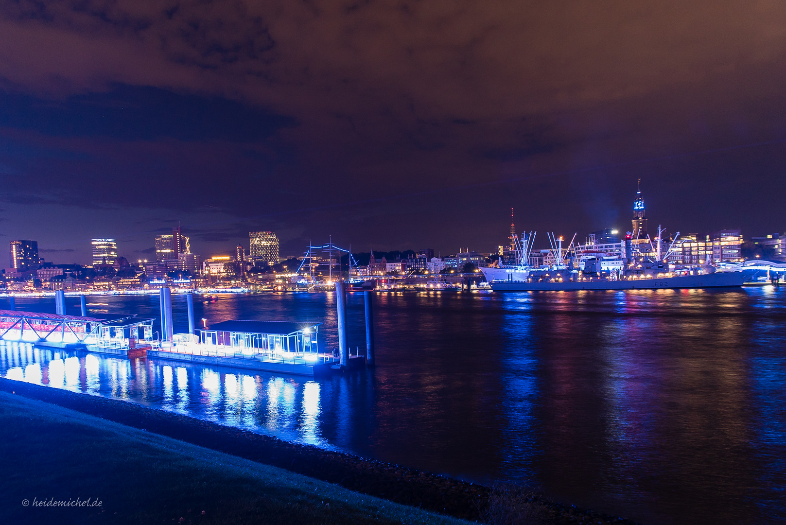 Blue Port 2017 - vom Löwen Elbe abwärts