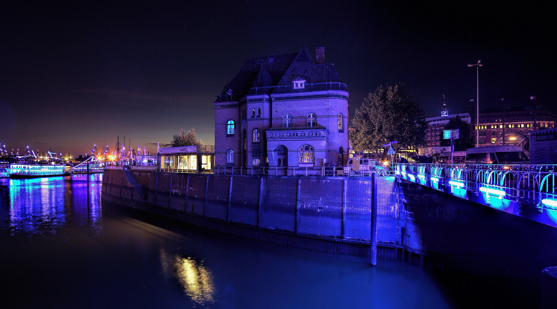 Blue Port Hamburg 2015 - die blaue "Notruf Hafenkante" ...:-))