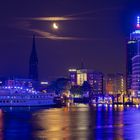 Blue Port Hamburg - abnehmender Mond