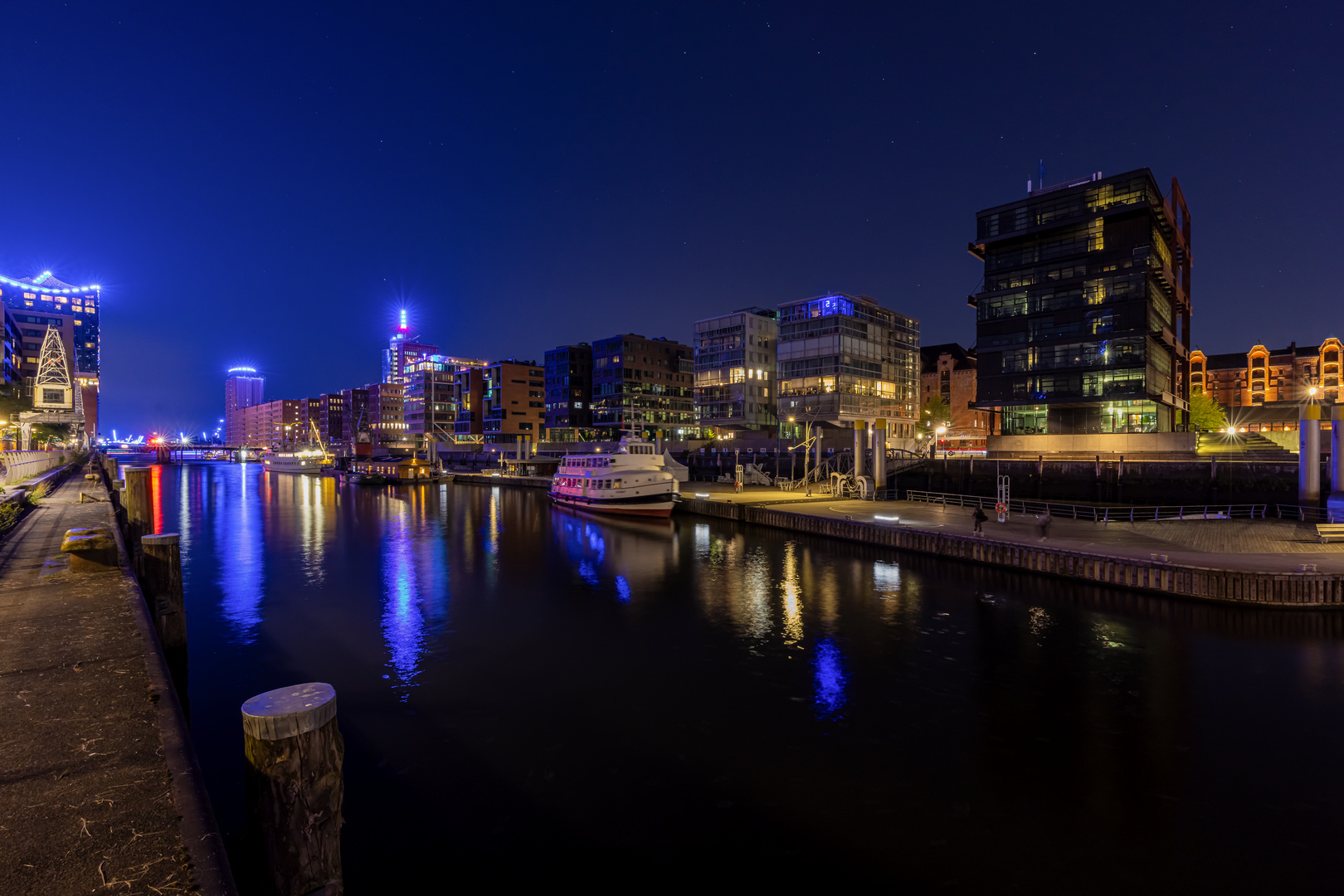 Blue Port Hamburg - Blaue Nacht