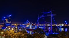 Blue Port Hamburg - Blaue Schiffe