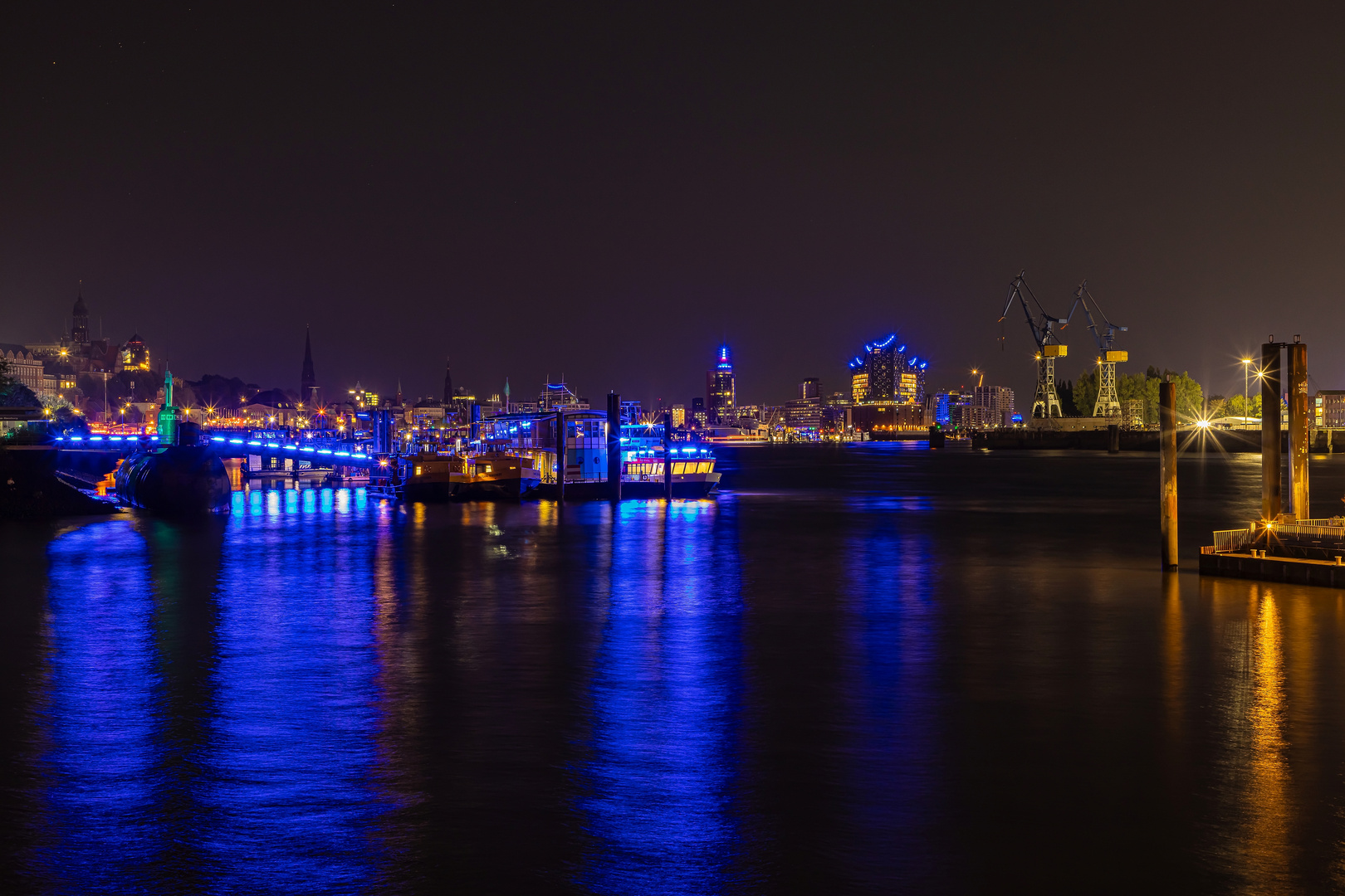 Blue Port Hamburg - Blick hinüber