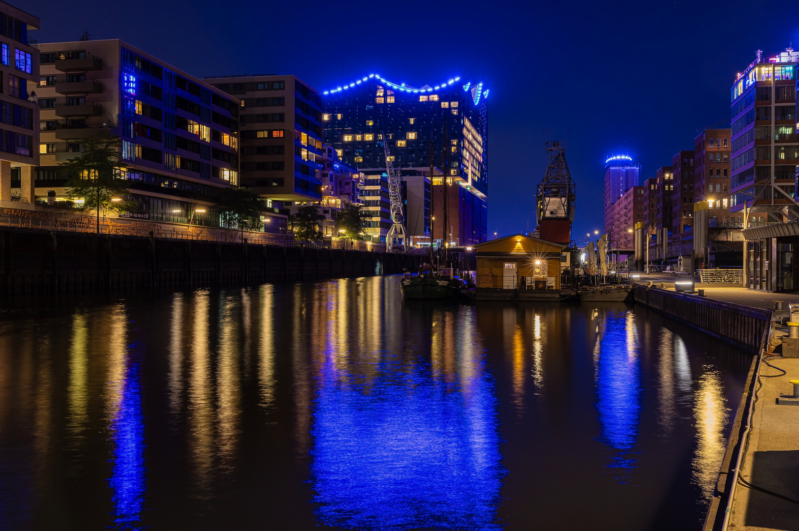 Blue Port Hamburg - Blick zur Elbphilharmonie