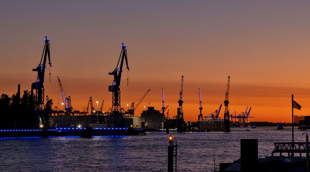 Blue Port Hamburg - Blick zur Werft