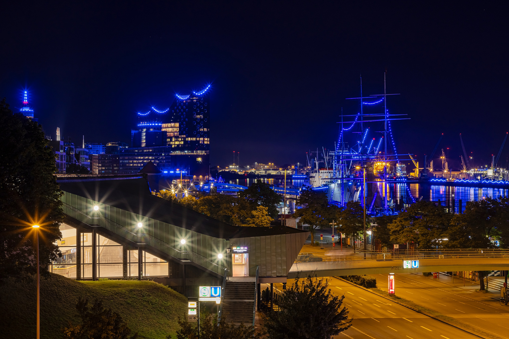 Blue Port Hamburg - In der Nacht