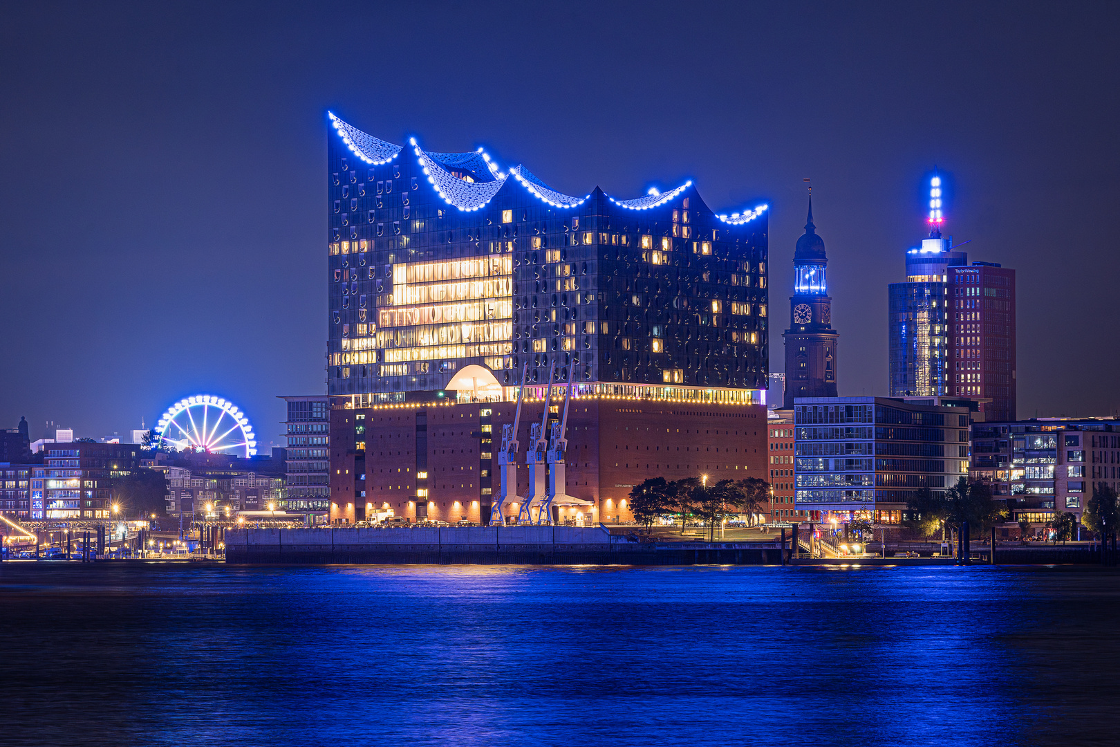 Blue Port Hamburg ( Testlicht vom 18.08.2023 )