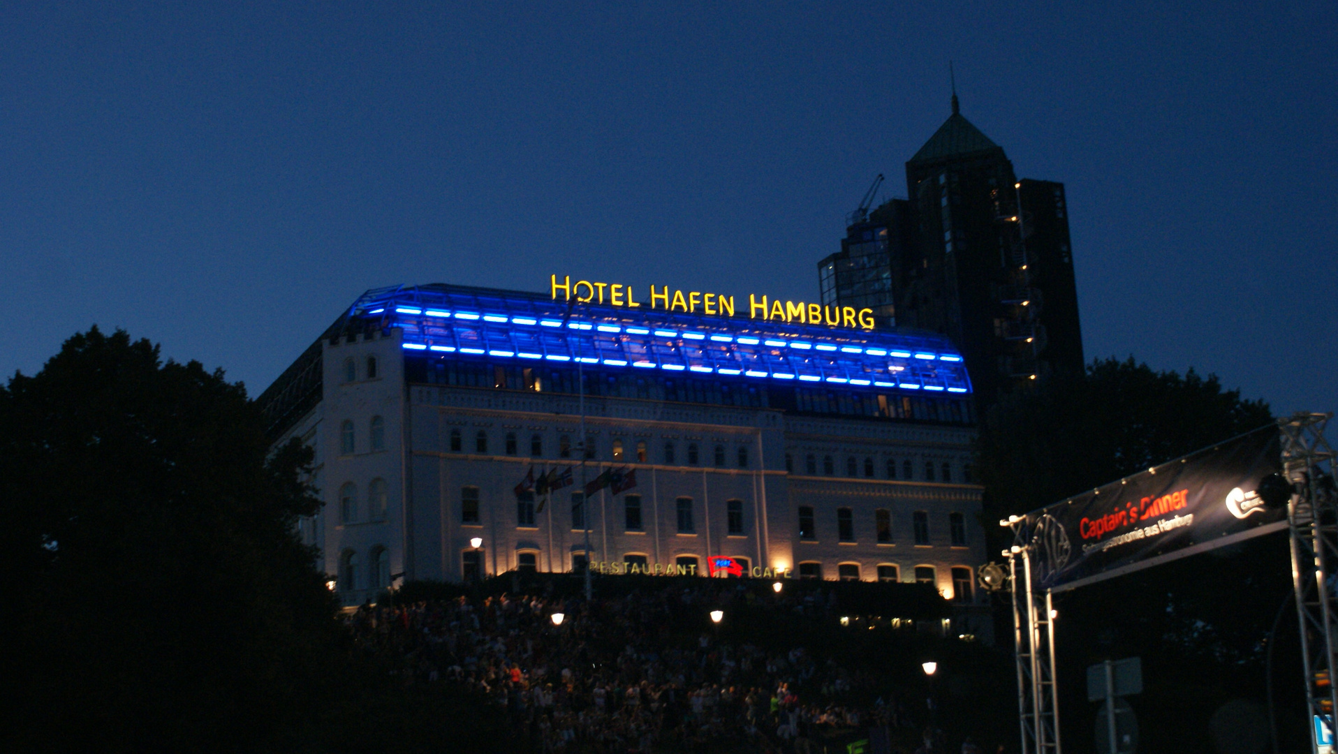 Blue Port ( Hamburger Hafenhotel )