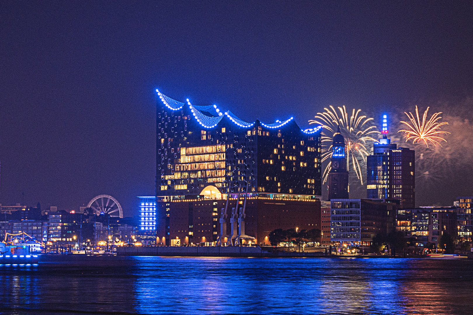 Blue Port mit Dom Feuerwerk