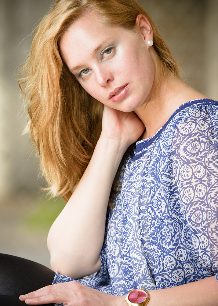 blue Top, red head