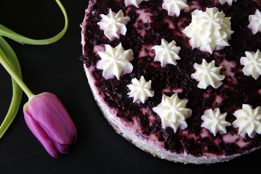 Blueberry-Cream-Cheesecake mit Crunchyboden