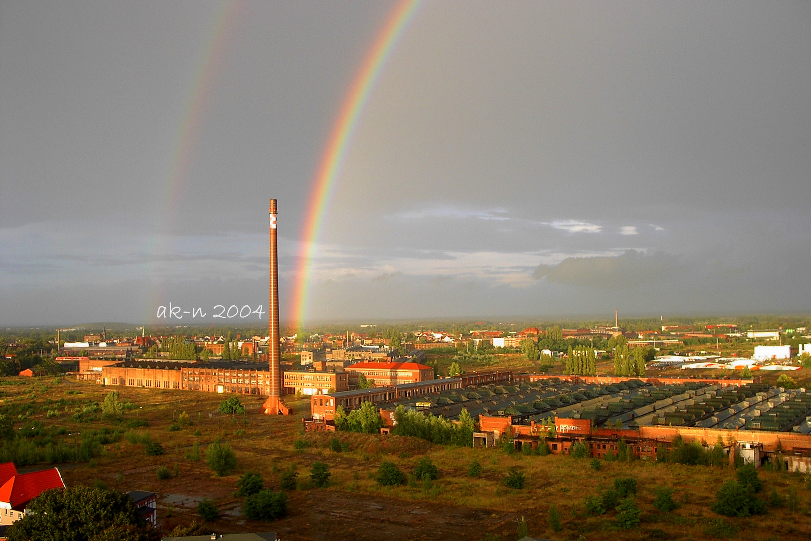 "Blühende Landschaften" Der lange Heinrich in Magdeburg mit doppeltem Regenbogen