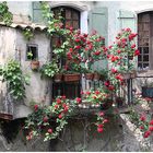 blühender Balkon in Moustiers-Ste-Marie