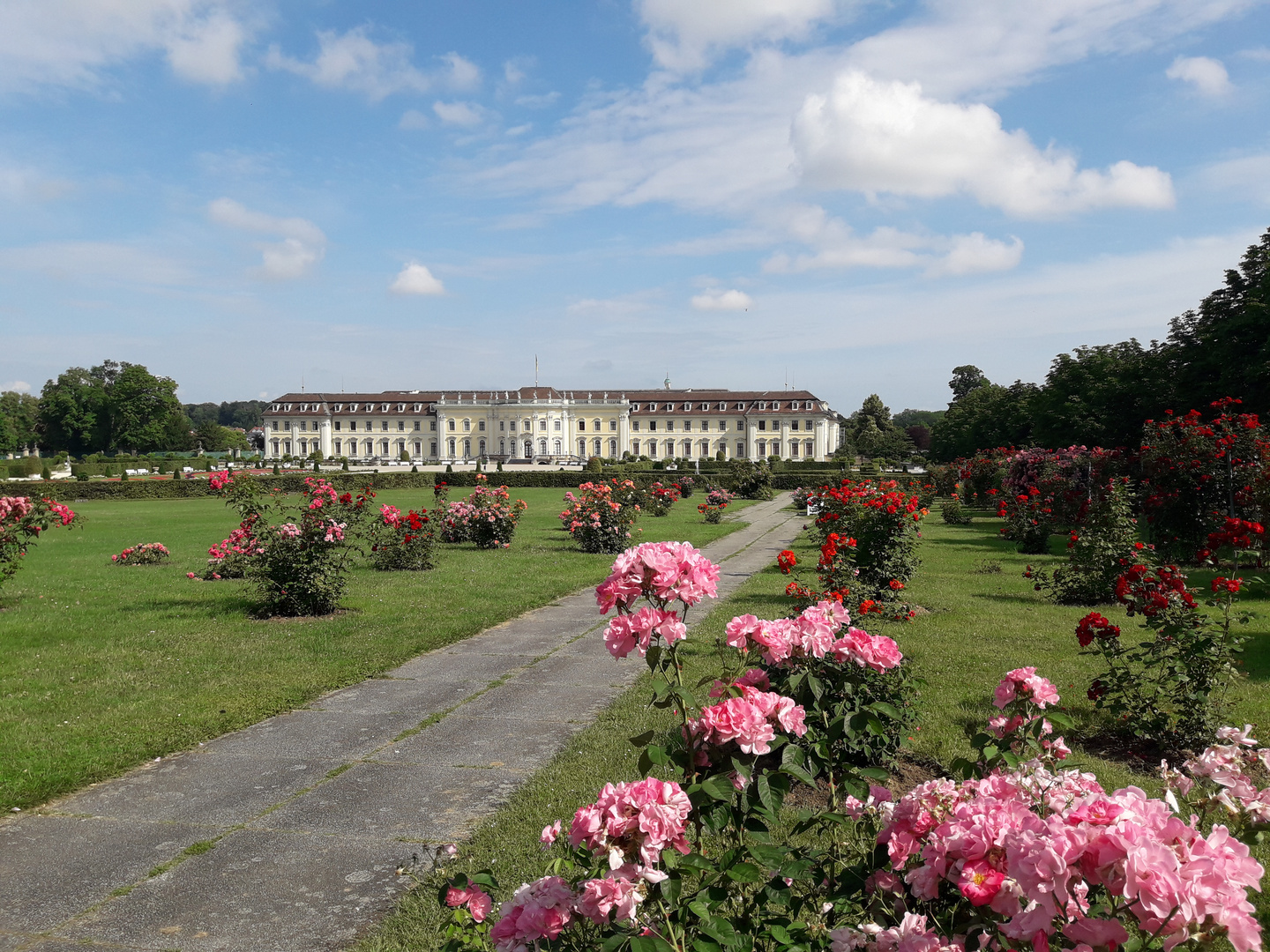 Blühendes Barock Schloss Ludwigsburg