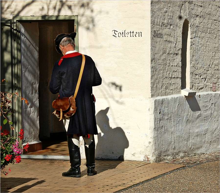 Blümchen, Bier ,  WC und Schatten