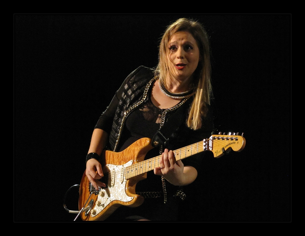 Blues Caravan 2015 : Girls with Guitars ( Eliana Cargnelutti )