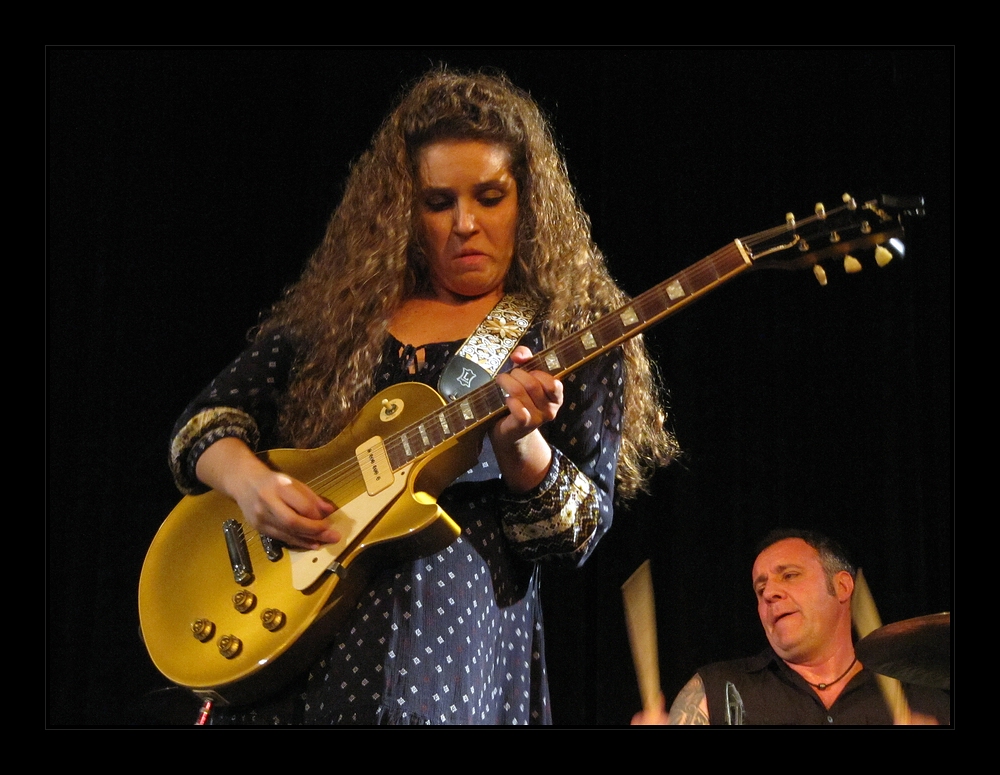 Blues Caravan 2015 : Girls with Guitars ( Sadie Johnson )