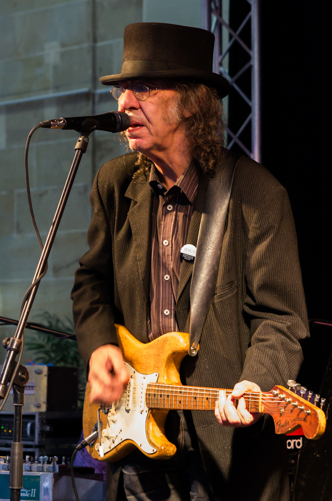 Blues im Wiesbadener Hauptbahnhof - Nick Woodland