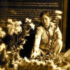 Blumen für die Gedenkstätte in Hanoi, Vietnam