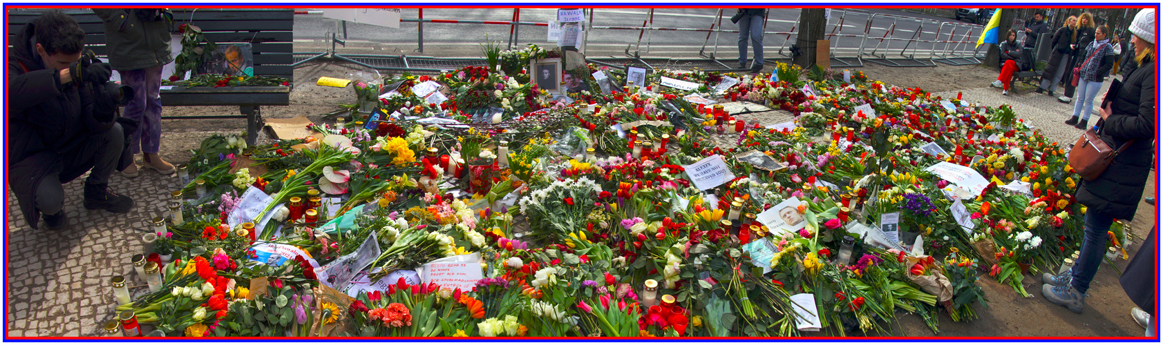 Blumen, Kerzen und Worte für Alexei Nawalny