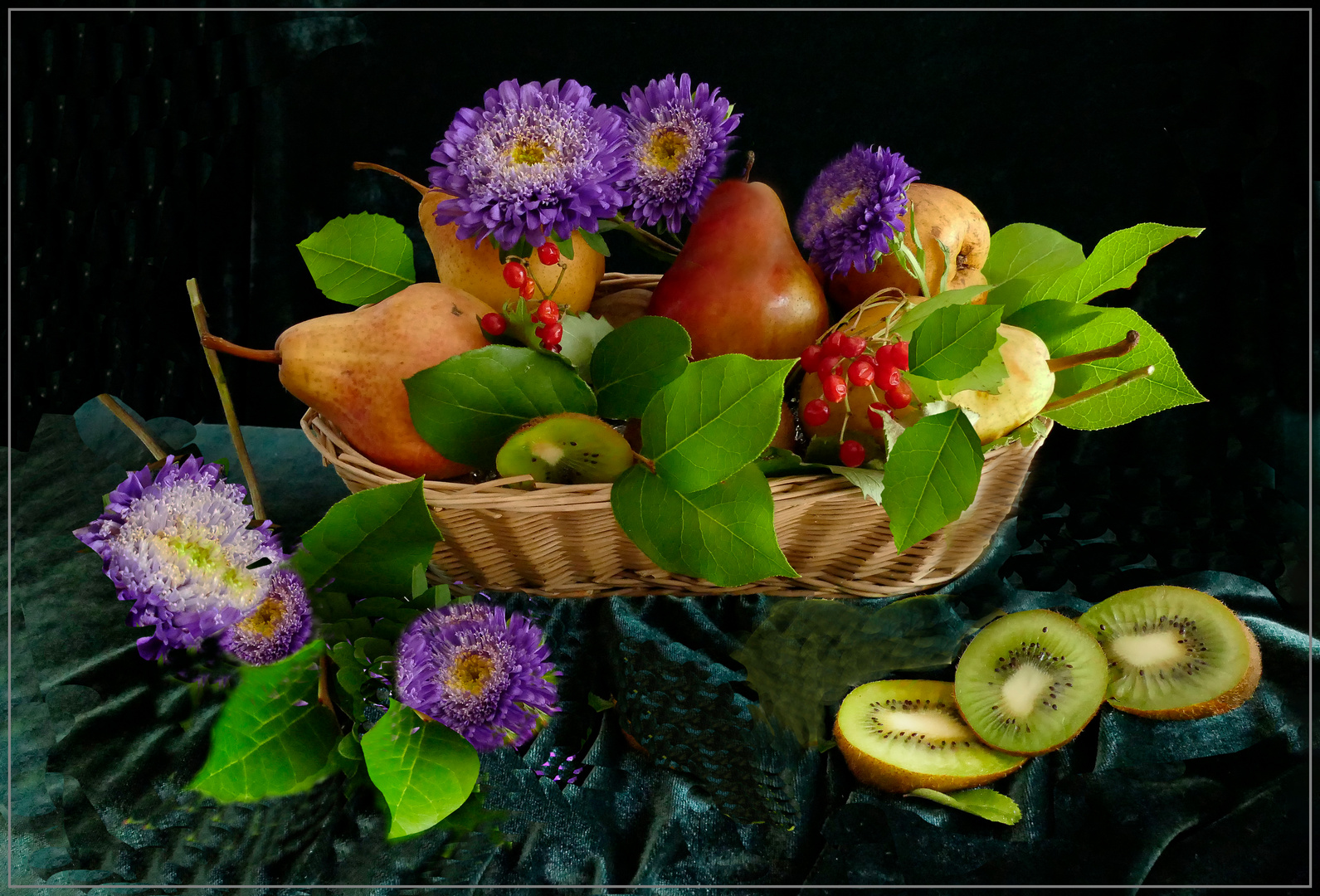 Blumen und Obst