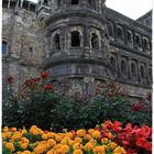 Blumen vor der Porta Nigra