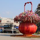 Blumendeko und Polizeistation in Xi’an