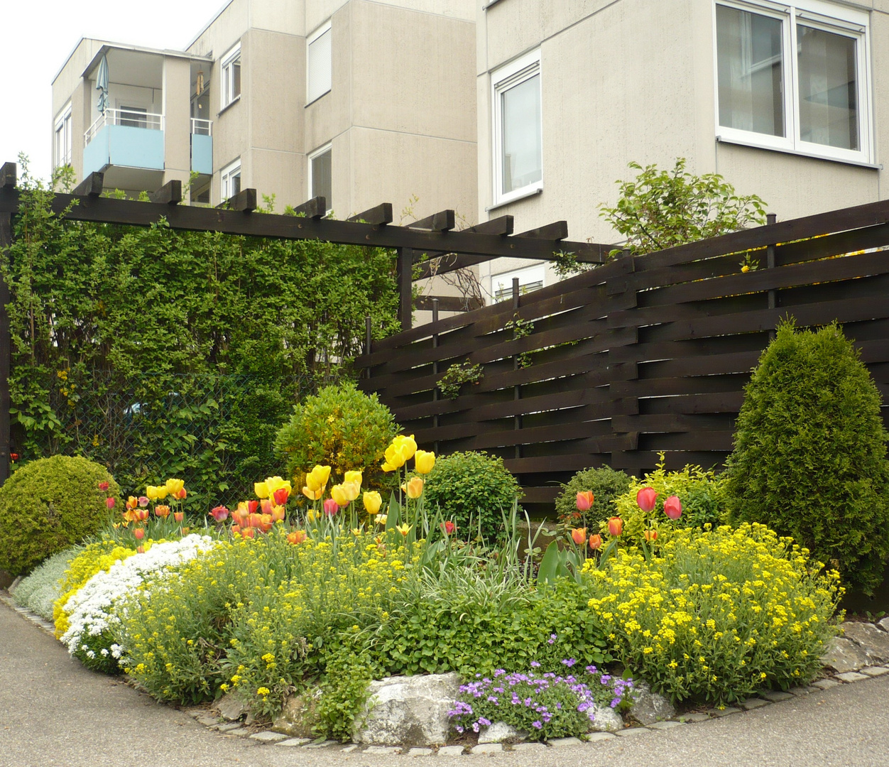 Blumenecke mit Balkon